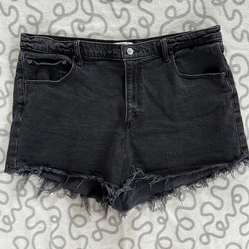 Abercrombie The 90’s Relaxed Cutoff Short High Rise